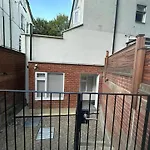 Stylish Two Bedroom House In Kilburn