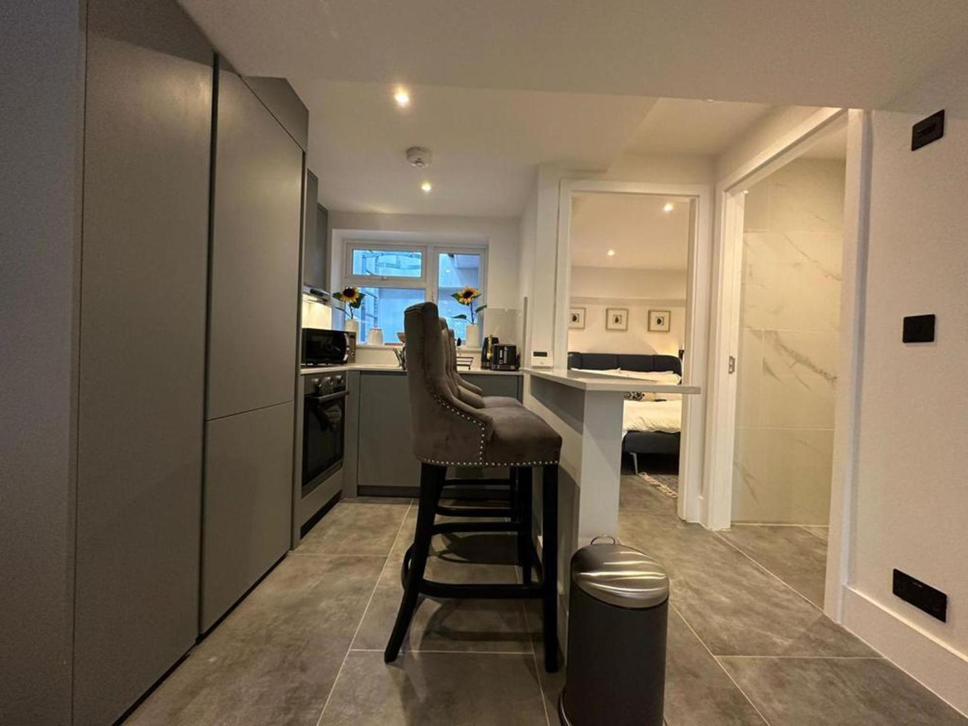 Stylish Two Bedroom House In Kilburn Case de vacanță