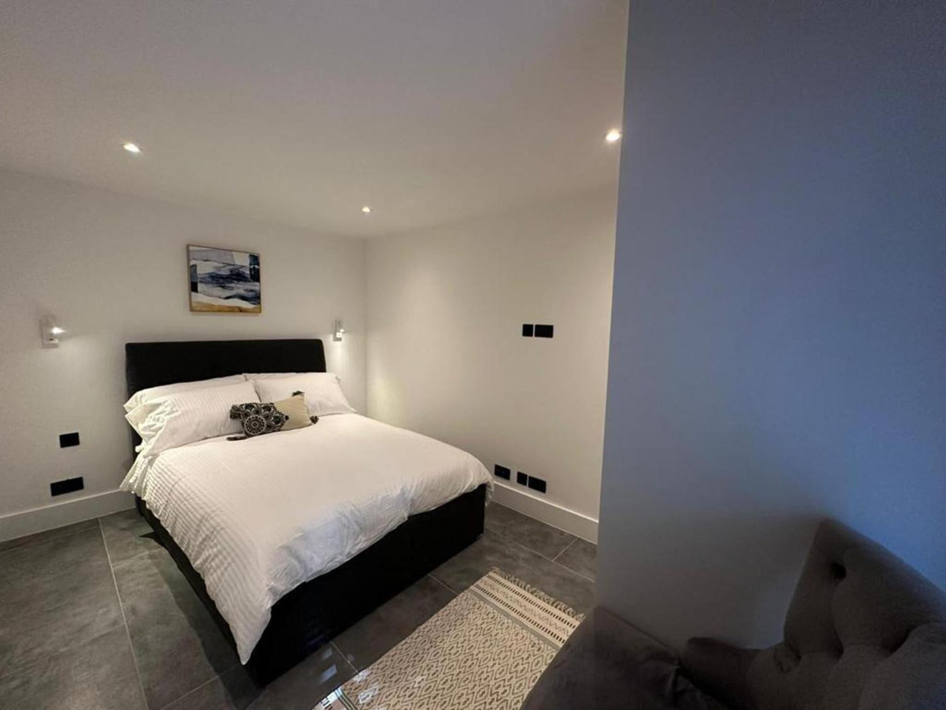 Stylish Two Bedroom House In Kilburn *
