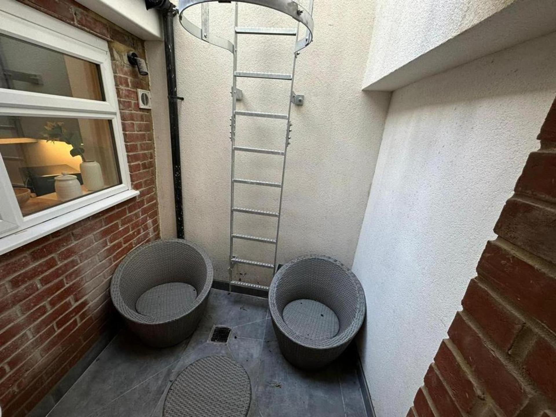 Stylish Two Bedroom House In Kilburn